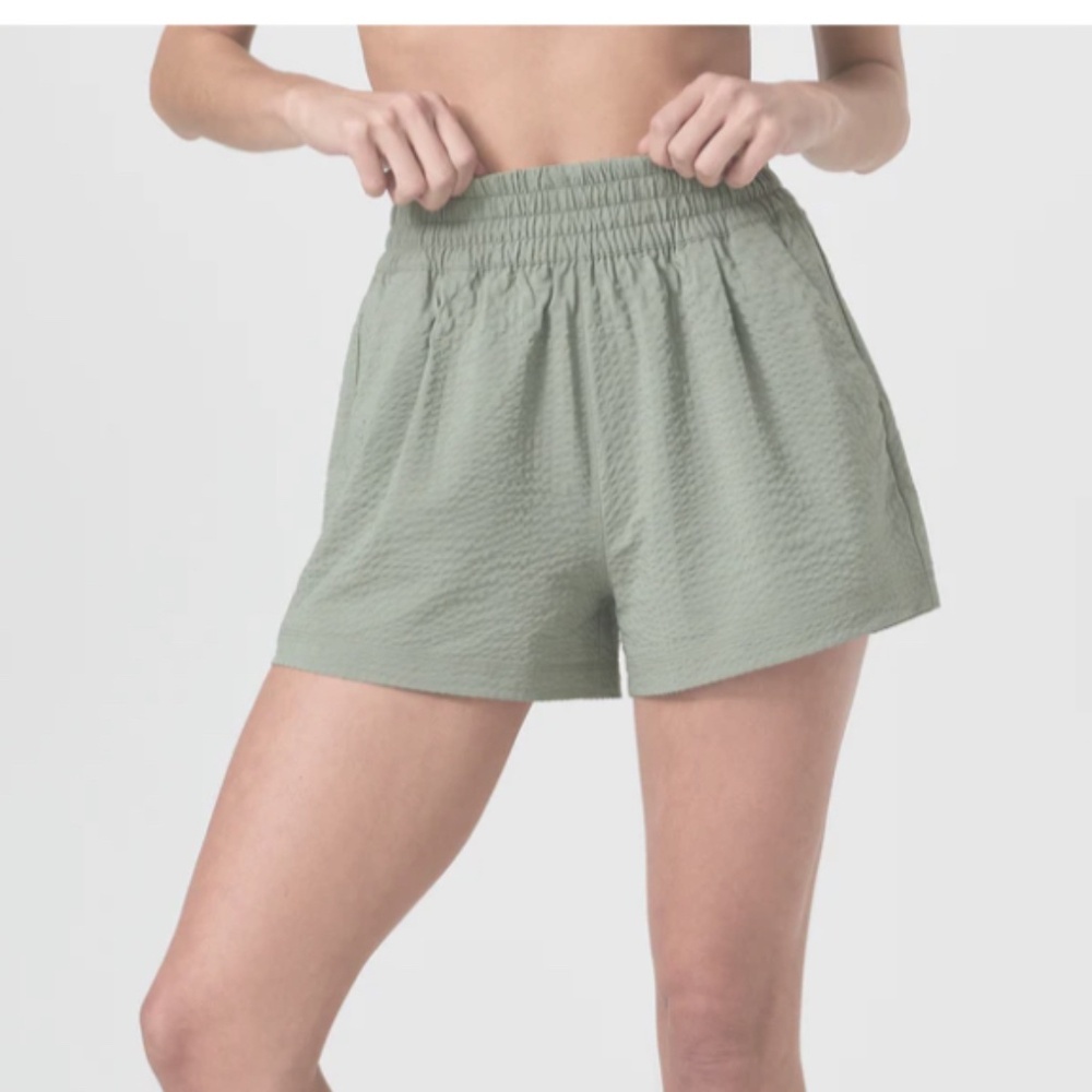 NWT - Vuori - Villa Textured Short - Laurel - Small